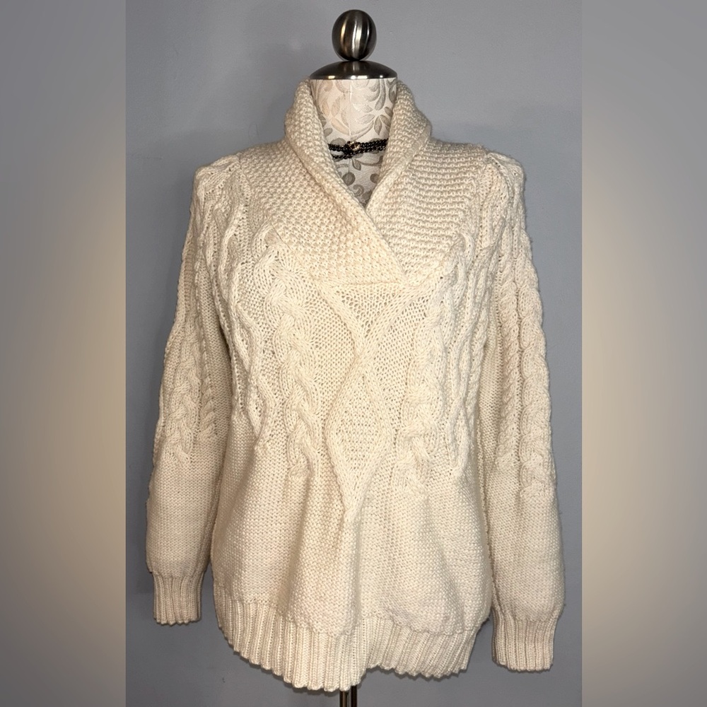 Inis Craft 100% Merino Wool Sweater, Size Large.   #53